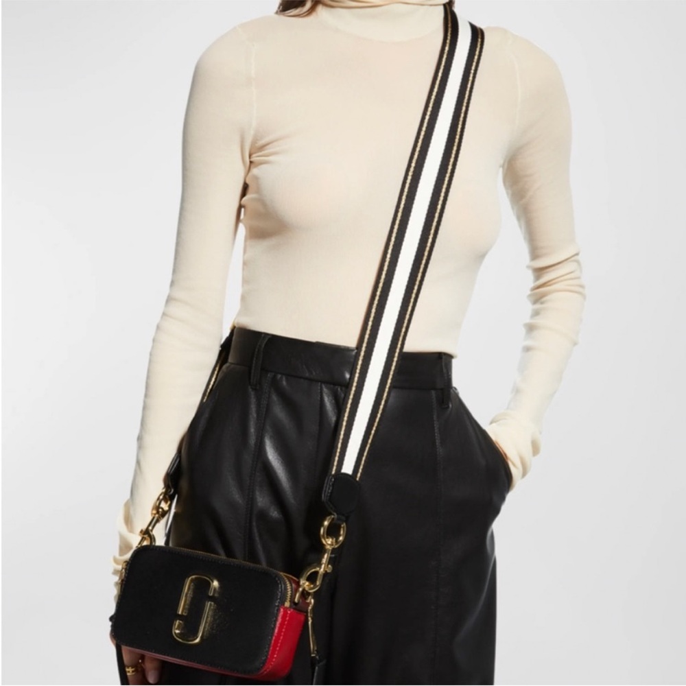 ♠️ ♥️ Marc Jacobs Black and Red Crossbody Bag Gold Accents. Wallet sold seperate - Picture 3 of 9